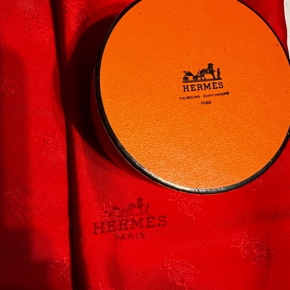 Red Hermes Bee Triangle Scarf - Picture 1 of 11